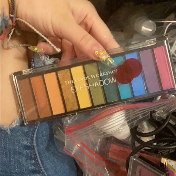 Eyeshadows - Picture 4 of 5